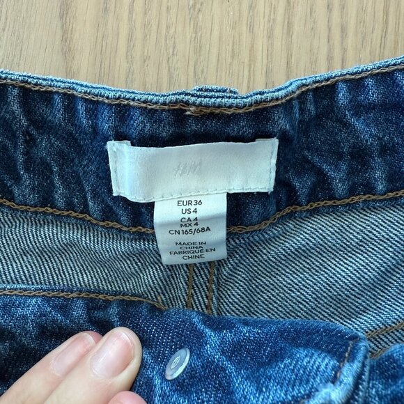 H&M | High Waisted Jean Shorts | Dark Blue Wash | Size 4 - Picture 3 of 7